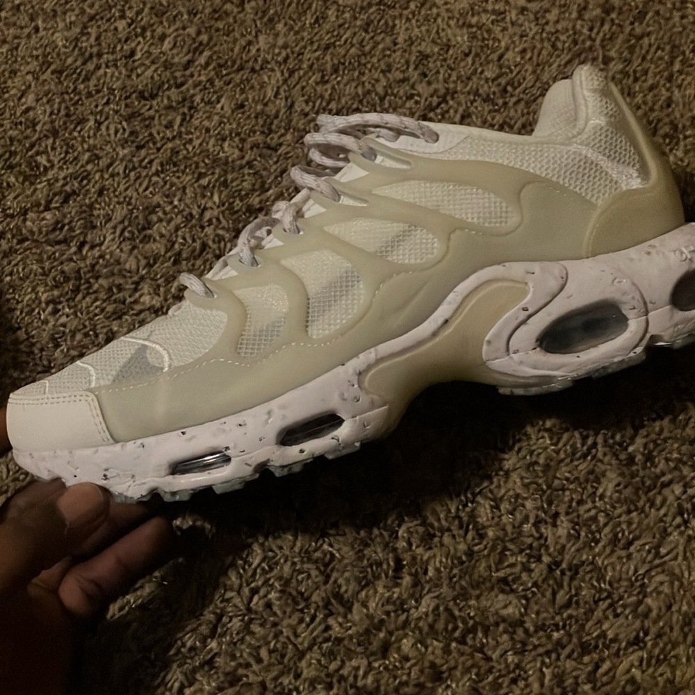 I’m selling some Nike vapor max size 11 never worn - Picture 1 of 2